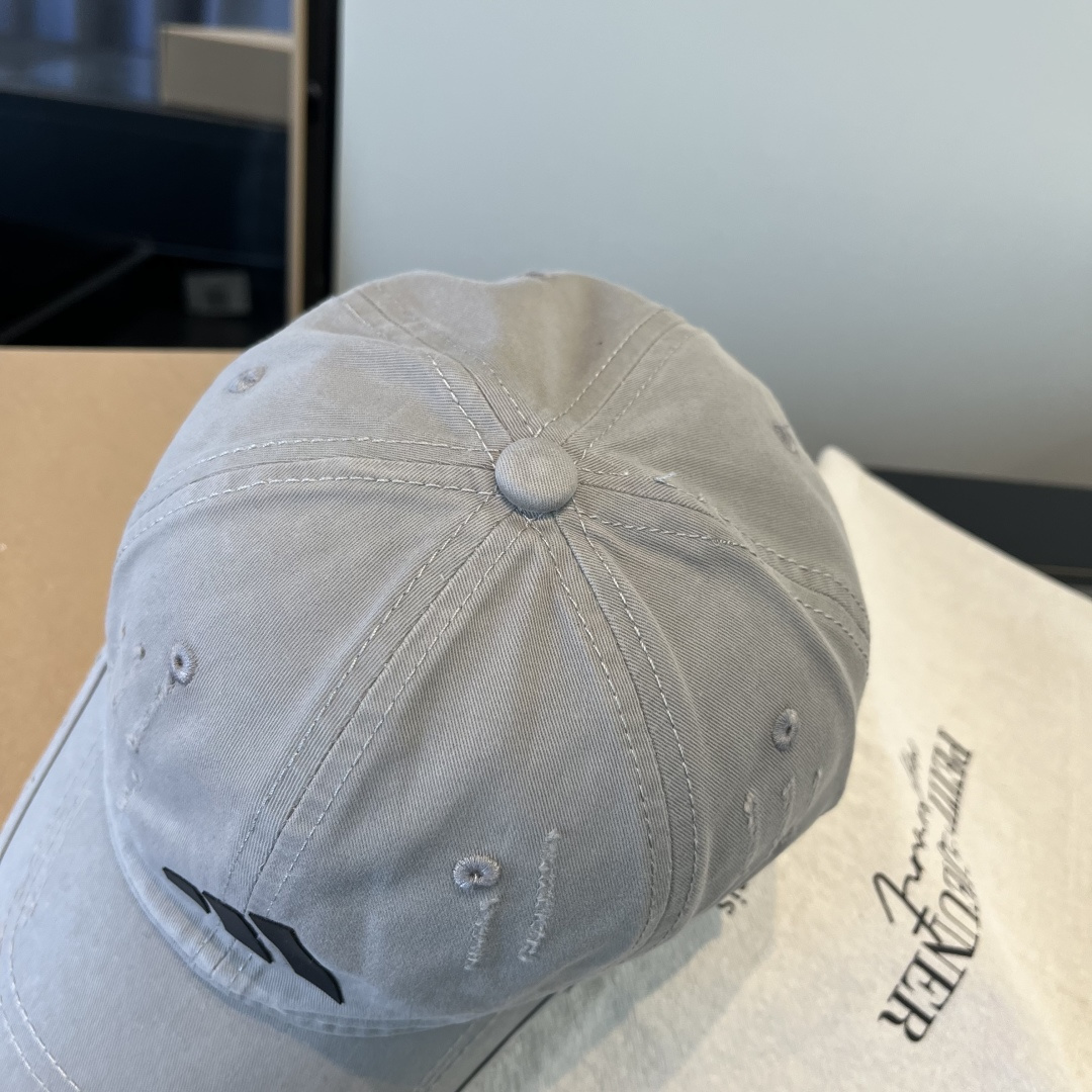 潮牌♥️棒球帽🧢官网新品棒球帽，原单品质火爆来袭 🔥🎩 工艺非常精美 高档大气上档次！低调奢华，方便携带