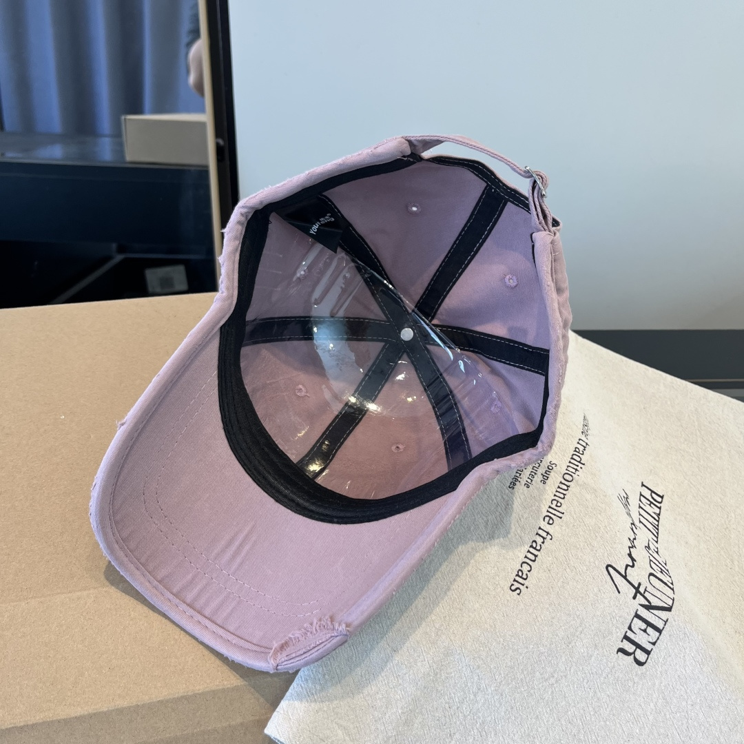 潮牌♥️棒球帽🧢官网新品棒球帽，原单品质火爆来袭 🔥🎩 工艺非常精美 高档大气上档次！低调奢华，方便携带