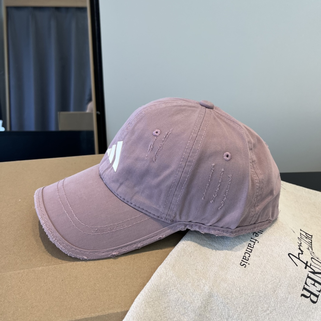 潮牌♥️棒球帽🧢官网新品棒球帽，原单品质火爆来袭 🔥🎩 工艺非常精美 高档大气上档次！低调奢华，方便携带