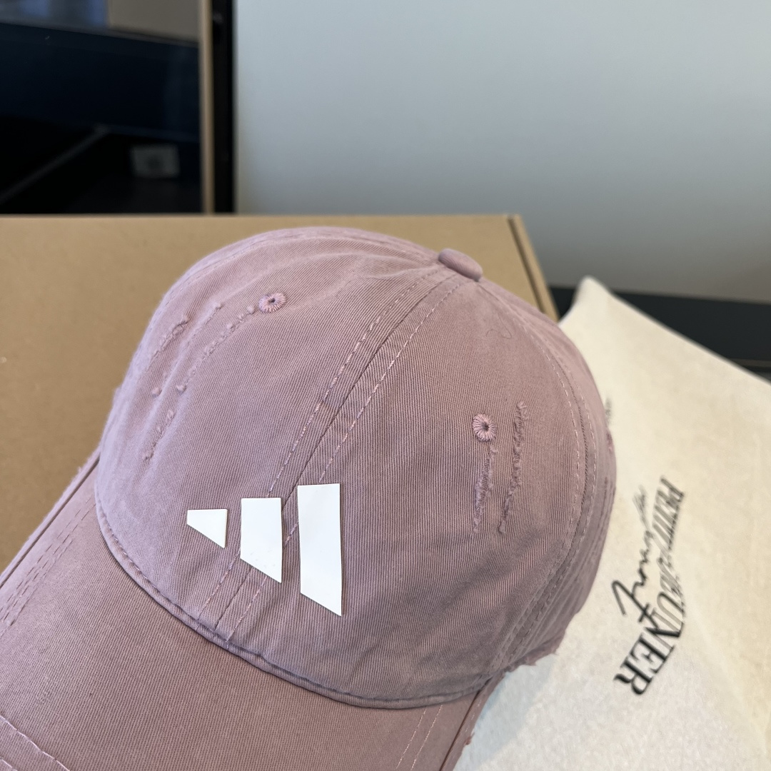 潮牌♥️棒球帽🧢官网新品棒球帽，原单品质火爆来袭 🔥🎩 工艺非常精美 高档大气上档次！低调奢华，方便携带