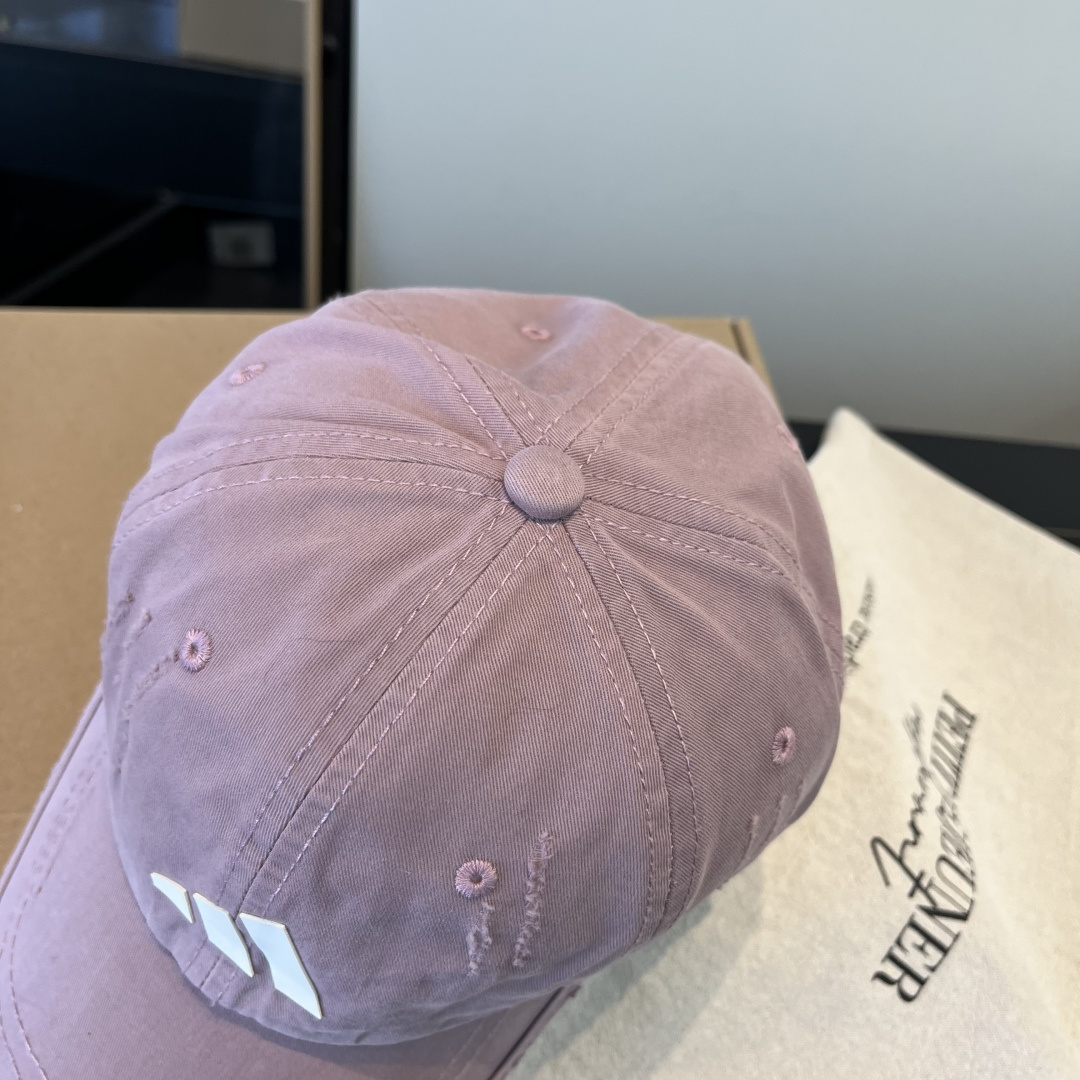 潮牌♥️棒球帽🧢官网新品棒球帽，原单品质火爆来袭 🔥🎩 工艺非常精美 高档大气上档次！低调奢华，方便携带