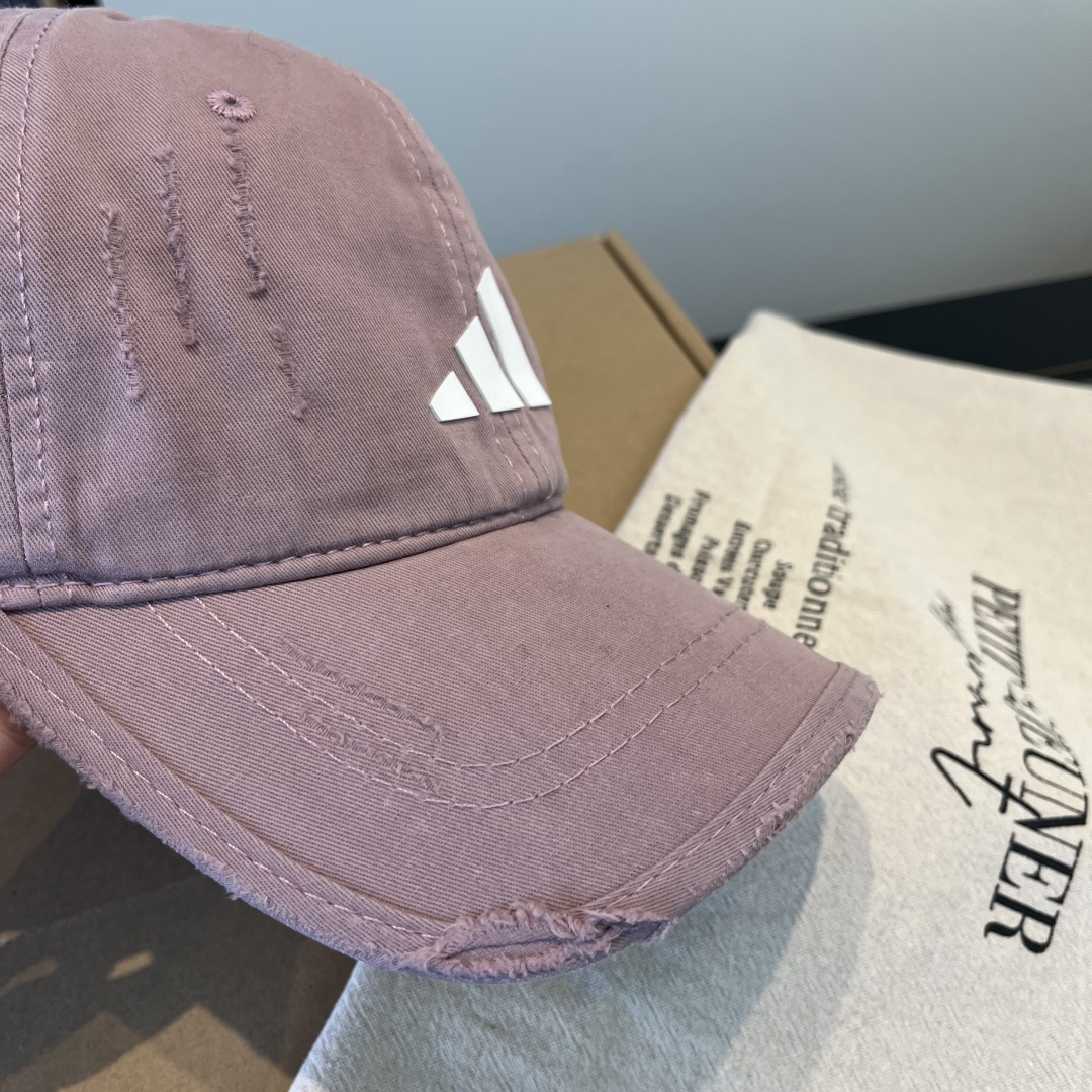 潮牌♥️棒球帽🧢官网新品棒球帽，原单品质火爆来袭 🔥🎩 工艺非常精美 高档大气上档次！低调奢华，方便携带