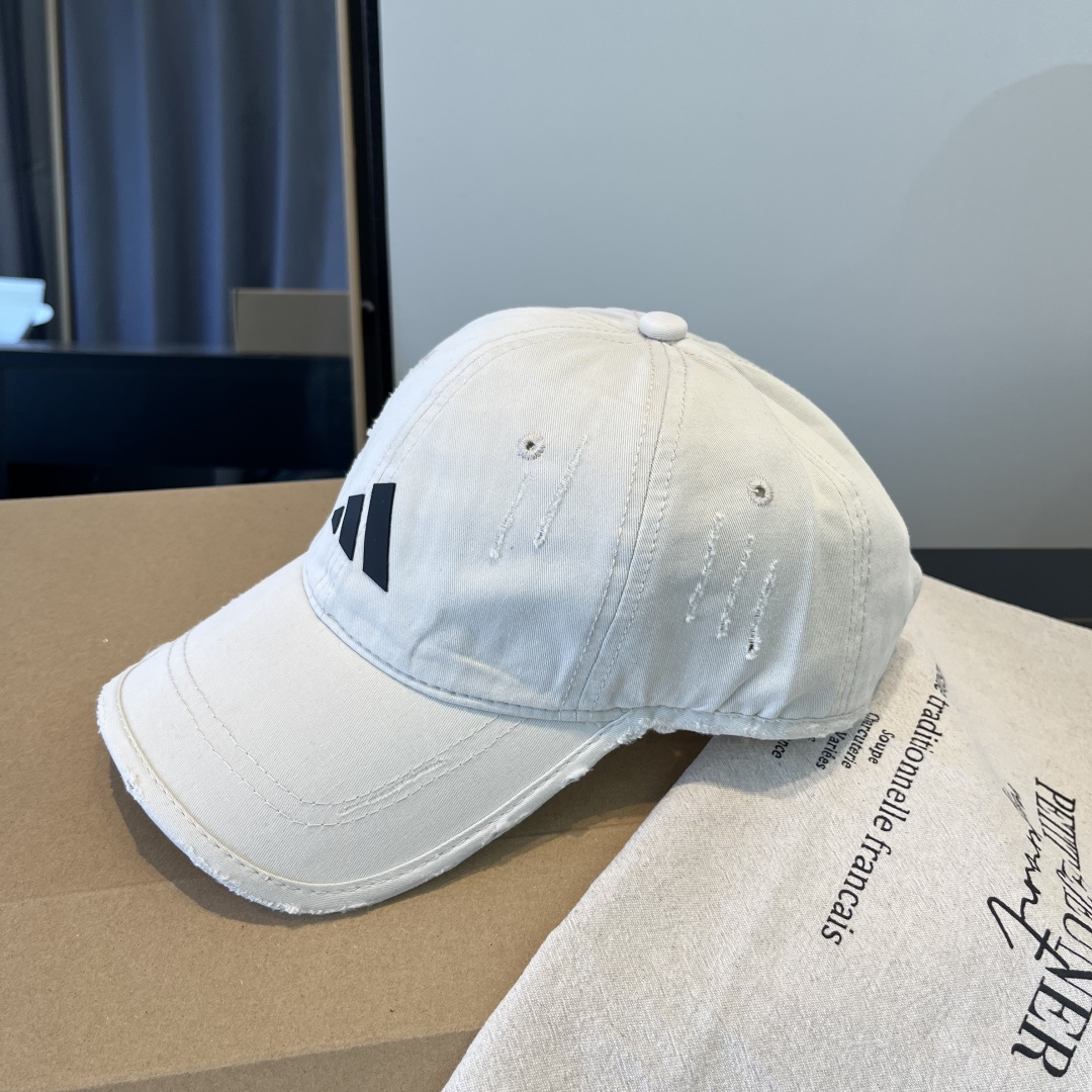 潮牌♥️棒球帽🧢官网新品棒球帽，原单品质火爆来袭 🔥🎩 工艺非常精美 高档大气上档次！低调奢华，方便携带