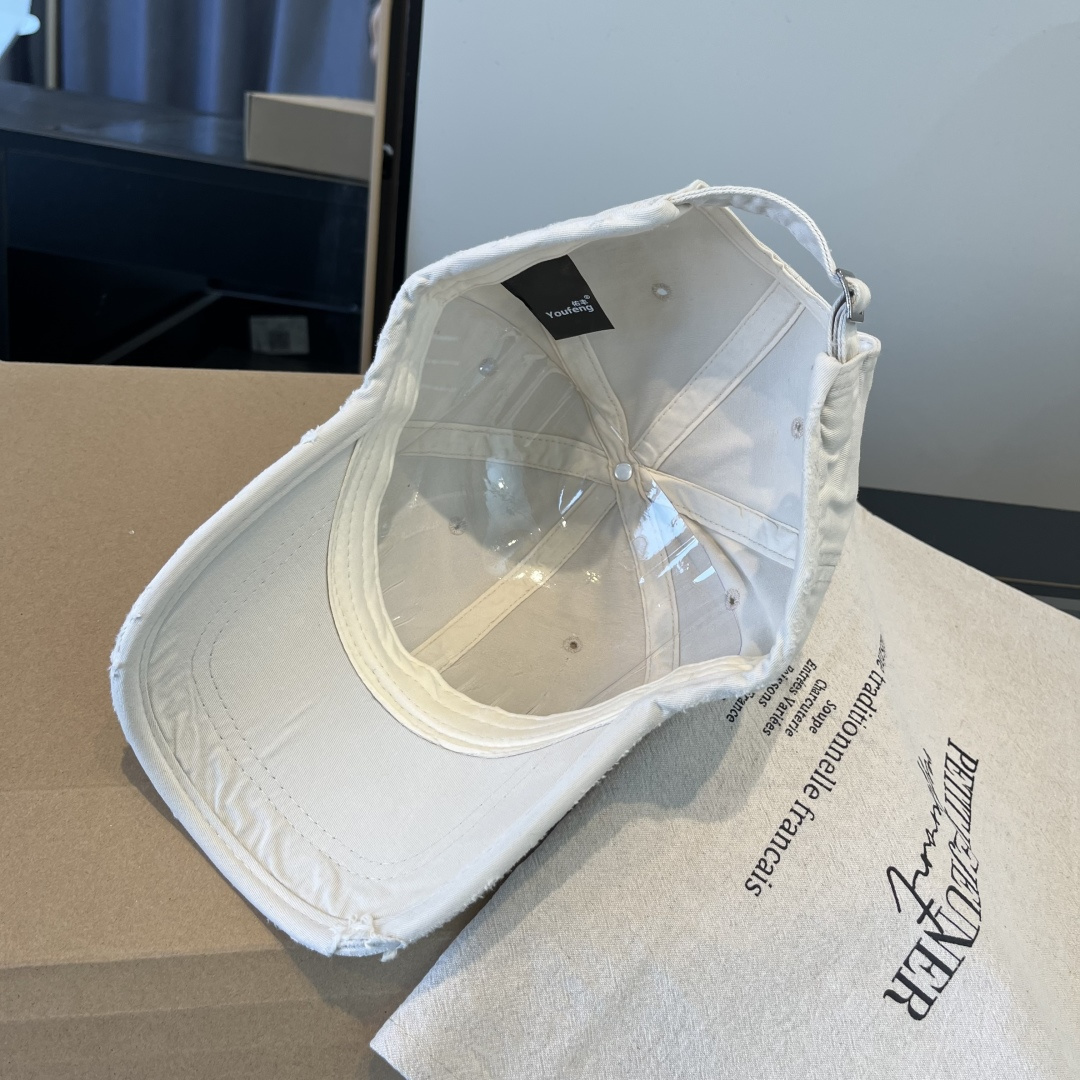 潮牌♥️棒球帽🧢官网新品棒球帽，原单品质火爆来袭 🔥🎩 工艺非常精美 高档大气上档次！低调奢华，方便携带