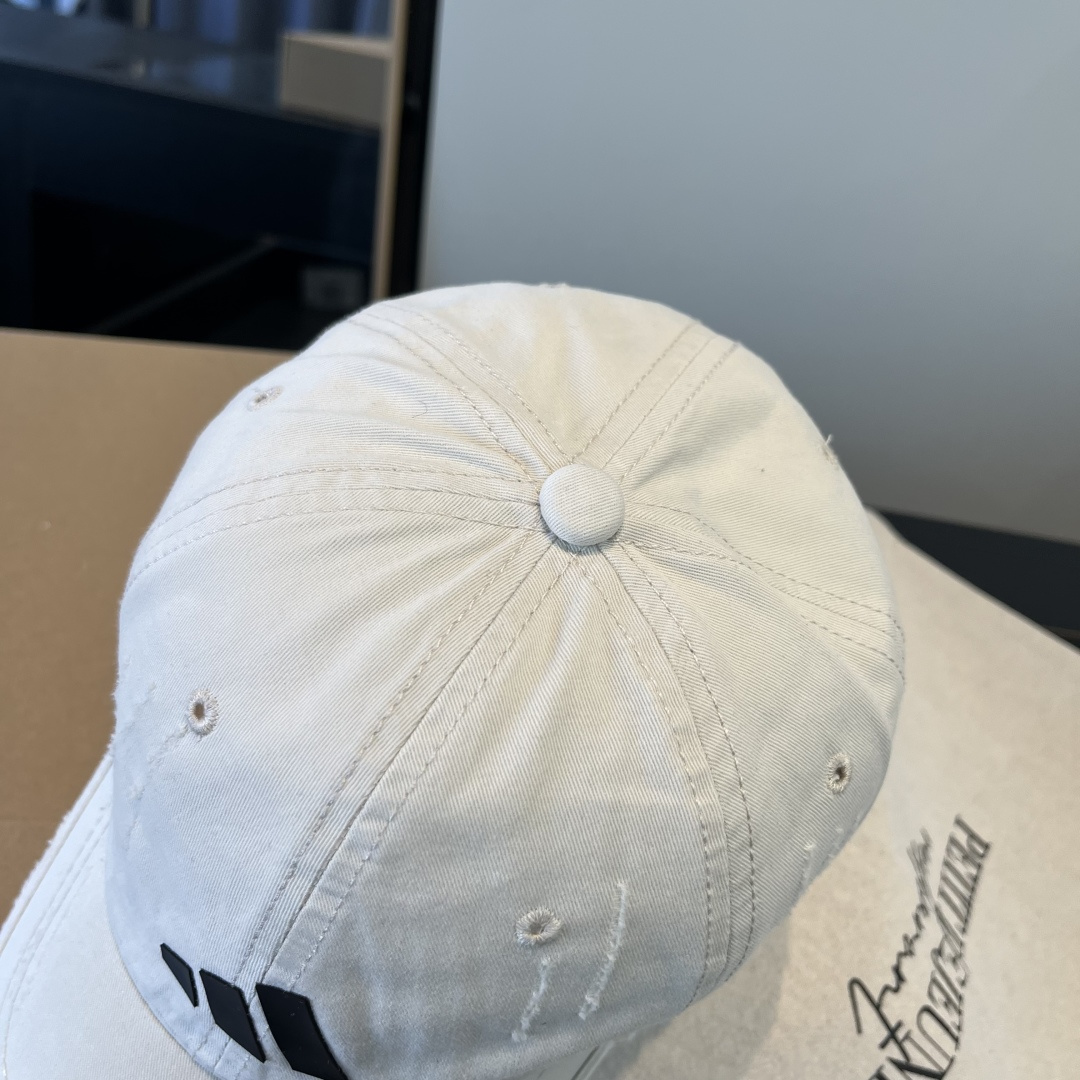 潮牌♥️棒球帽🧢官网新品棒球帽，原单品质火爆来袭 🔥🎩 工艺非常精美 高档大气上档次！低调奢华，方便携带