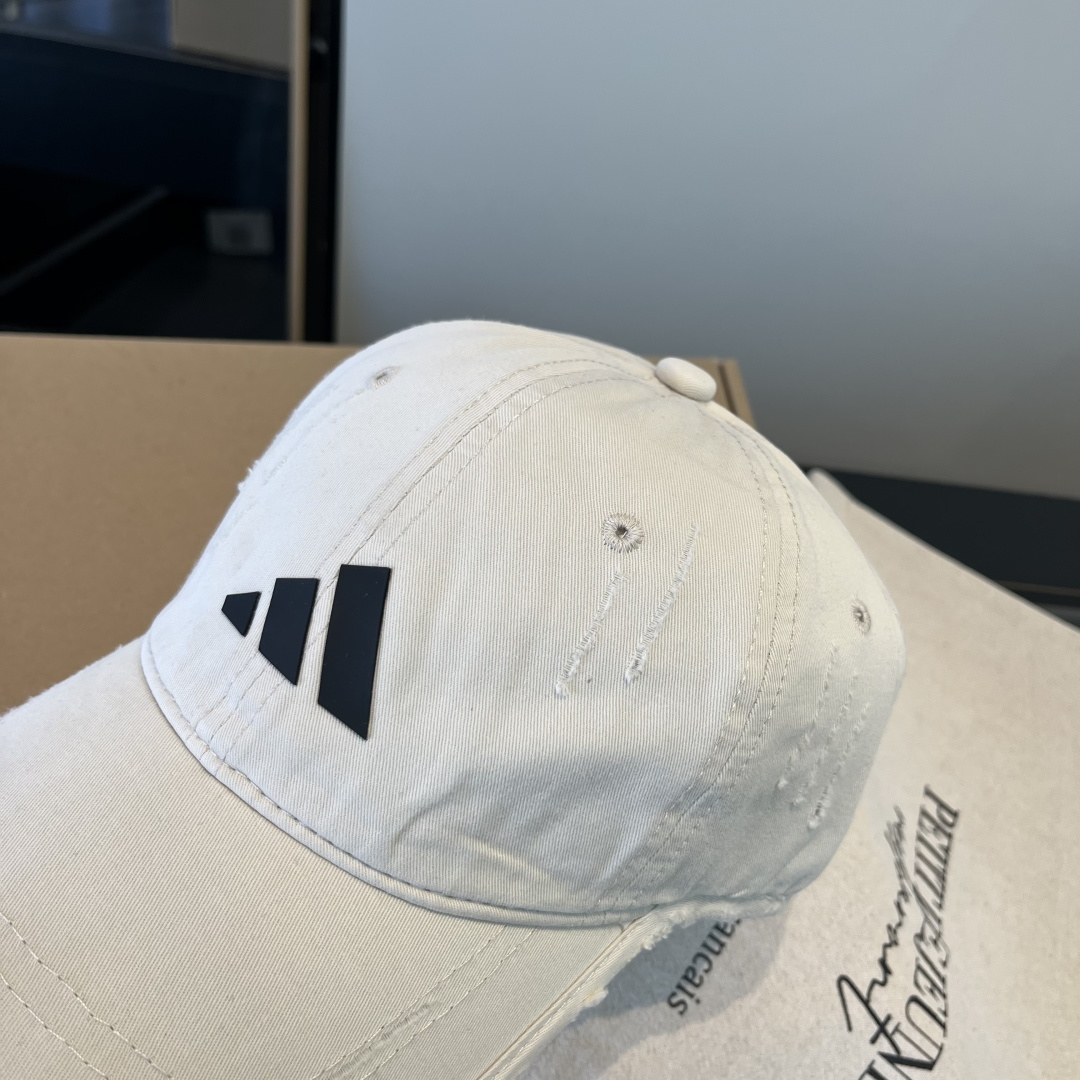 潮牌♥️棒球帽🧢官网新品棒球帽，原单品质火爆来袭 🔥🎩 工艺非常精美 高档大气上档次！低调奢华，方便携带