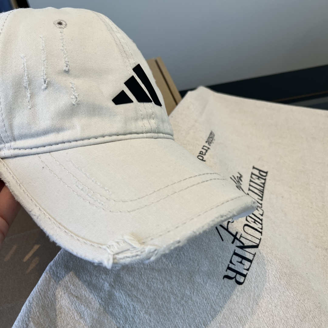 潮牌♥️棒球帽🧢官网新品棒球帽，原单品质火爆来袭 🔥🎩 工艺非常精美 高档大气上档次！低调奢华，方便携带