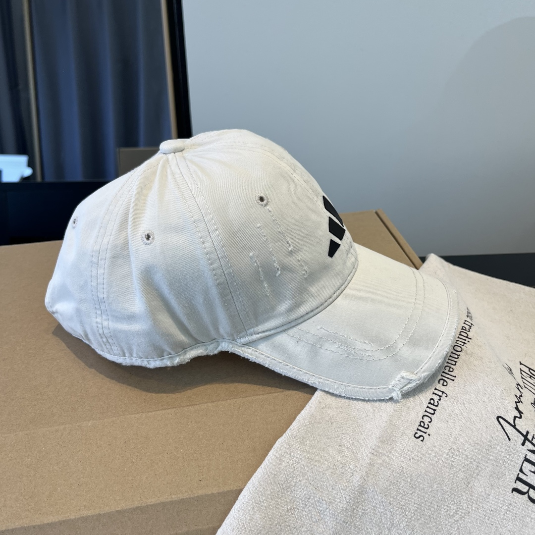 潮牌♥️棒球帽🧢官网新品棒球帽，原单品质火爆来袭 🔥🎩 工艺非常精美 高档大气上档次！低调奢华，方便携带