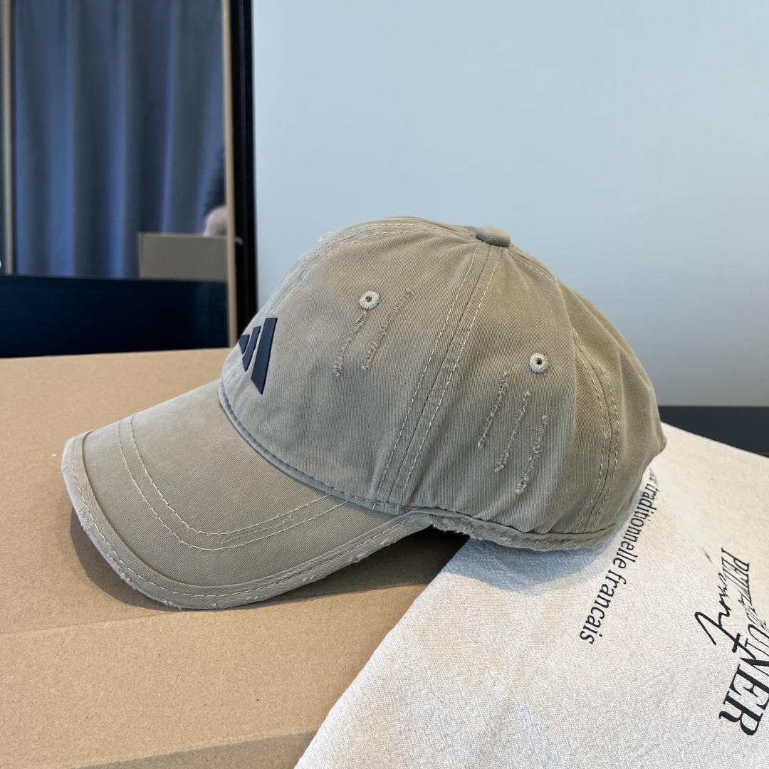 潮牌♥️棒球帽🧢官网新品棒球帽，原单品质火爆来袭 🔥🎩 工艺非常精美 高档大气上档次！低调奢华，方便携带