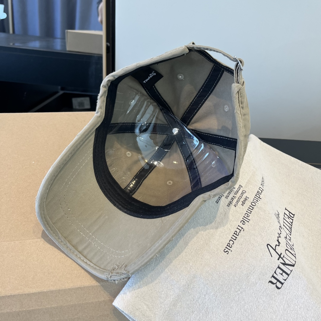 潮牌♥️棒球帽🧢官网新品棒球帽，原单品质火爆来袭 🔥🎩 工艺非常精美 高档大气上档次！低调奢华，方便携带