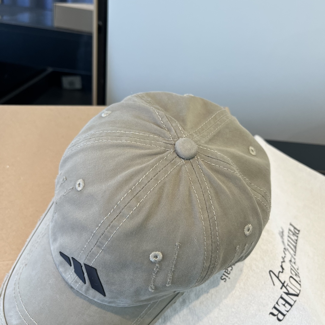潮牌♥️棒球帽🧢官网新品棒球帽，原单品质火爆来袭 🔥🎩 工艺非常精美 高档大气上档次！低调奢华，方便携带