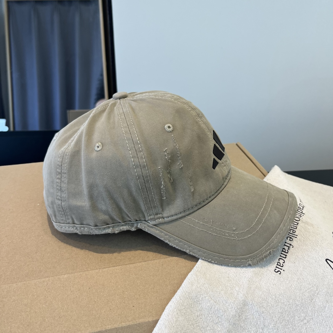 潮牌♥️棒球帽🧢官网新品棒球帽，原单品质火爆来袭 🔥🎩 工艺非常精美 高档大气上档次！低调奢华，方便携带