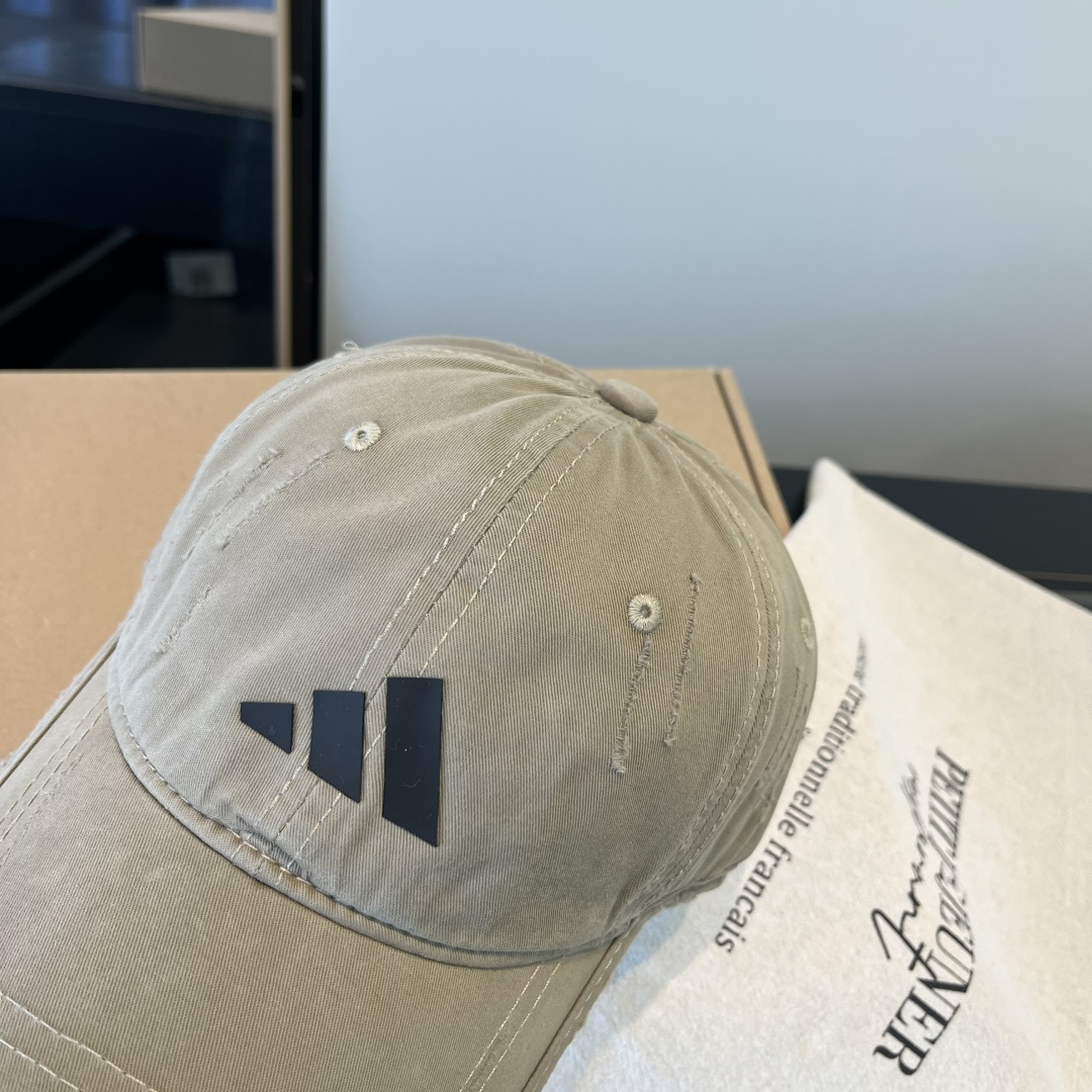 潮牌♥️棒球帽🧢官网新品棒球帽，原单品质火爆来袭 🔥🎩 工艺非常精美 高档大气上档次！低调奢华，方便携带