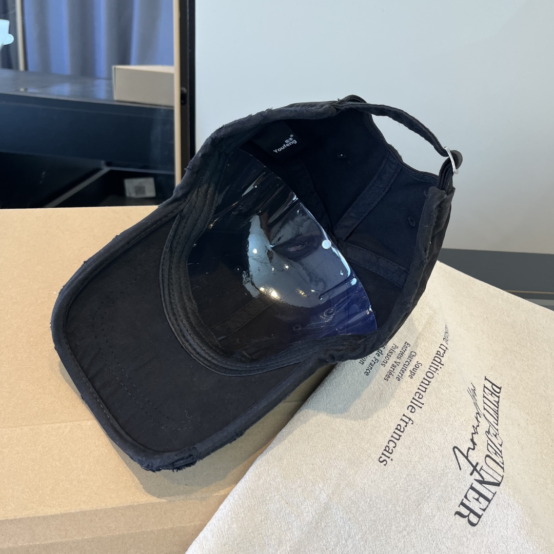 潮牌♥️棒球帽🧢官网新品棒球帽，原单品质火爆来袭 🔥🎩 工艺非常精美 高档大气上档次！低调奢华，方便携带
