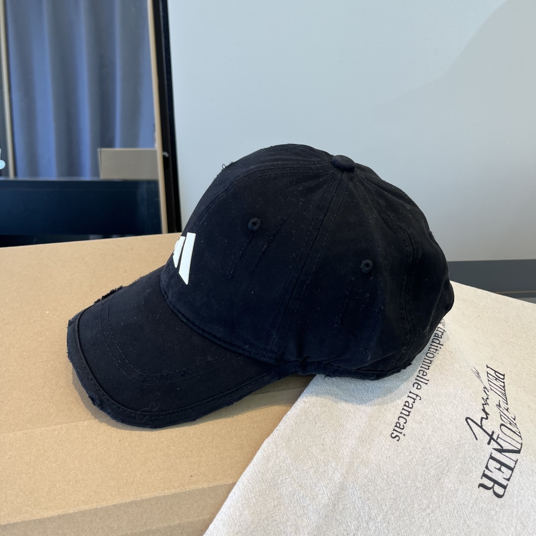 潮牌♥️棒球帽🧢官网新品棒球帽，原单品质火爆来袭 🔥🎩 工艺非常精美 高档大气上档次！低调奢华，方便携带