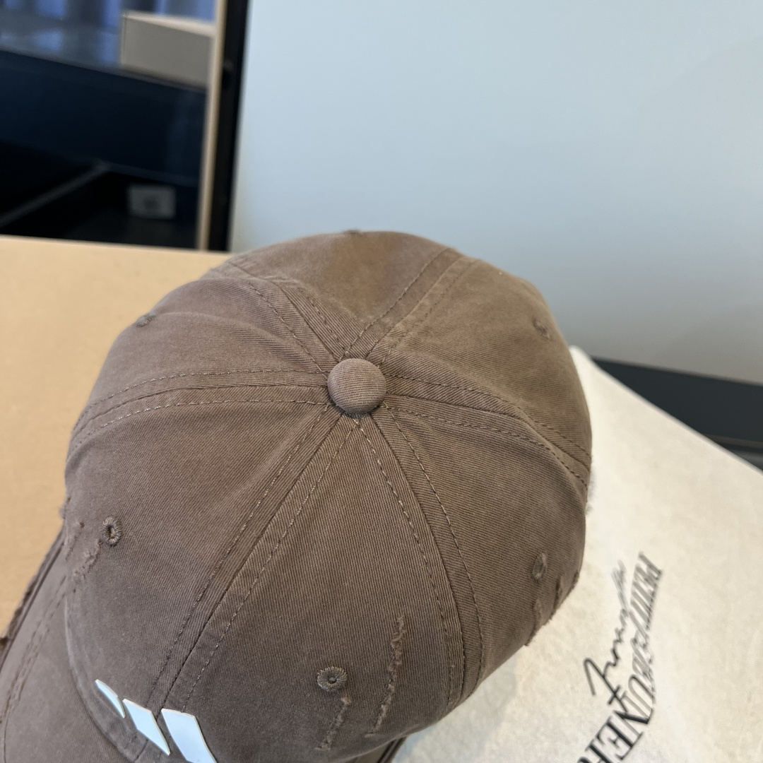 潮牌♥️棒球帽🧢官网新品棒球帽，原单品质火爆来袭 🔥🎩 工艺非常精美 高档大气上档次！低调奢华，方便携带