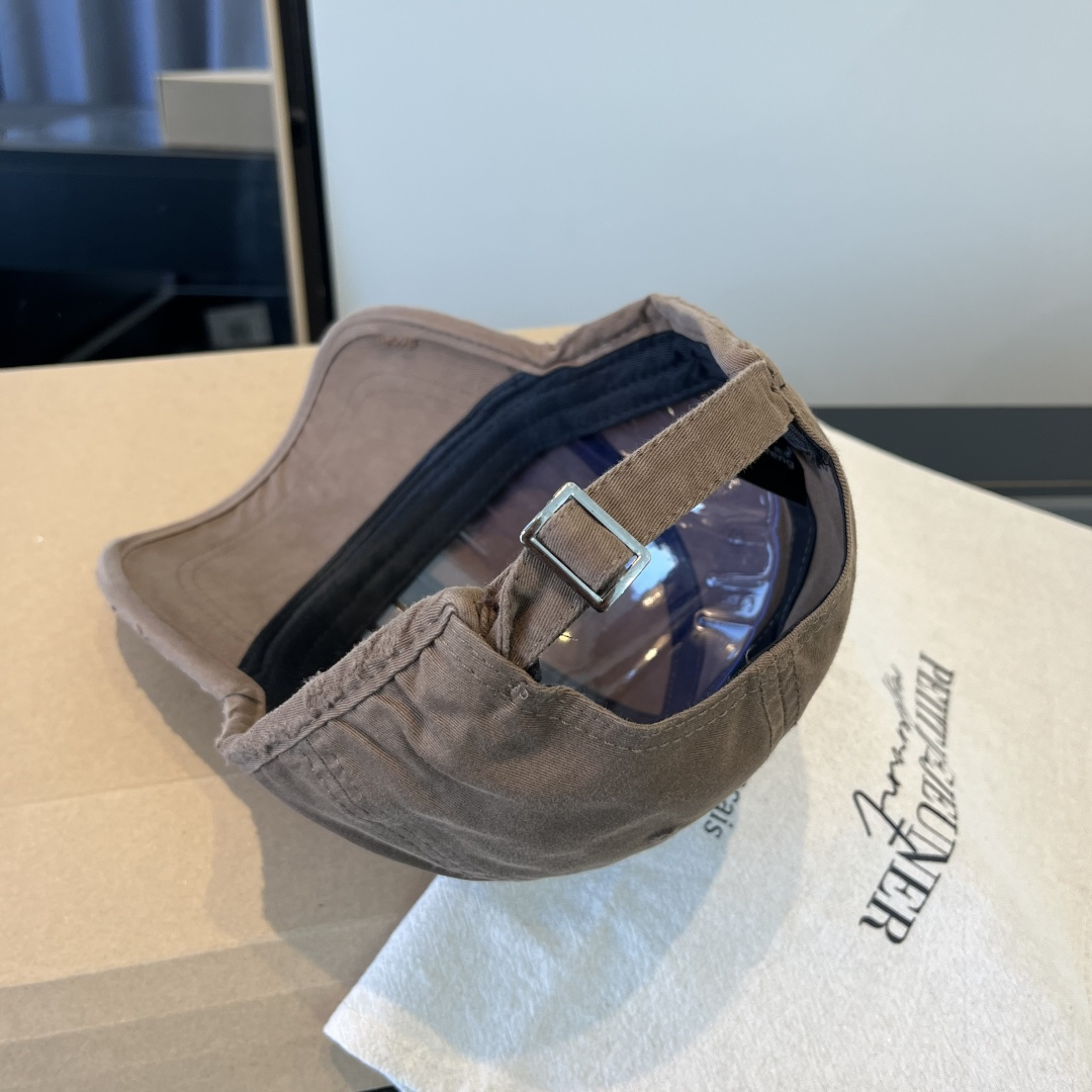 潮牌♥️棒球帽🧢官网新品棒球帽，原单品质火爆来袭 🔥🎩 工艺非常精美 高档大气上档次！低调奢华，方便携带