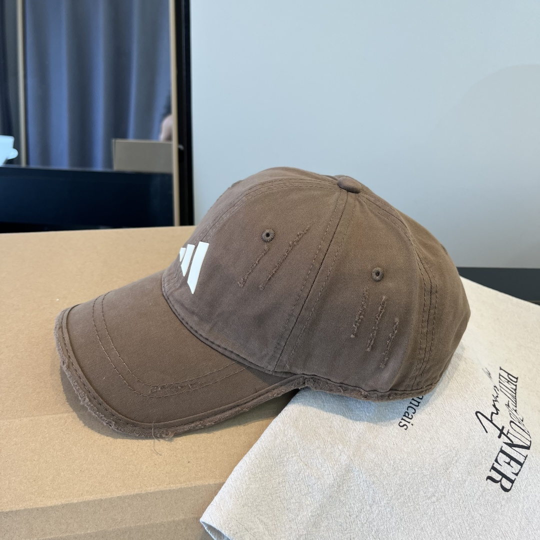 潮牌♥️棒球帽🧢官网新品棒球帽，原单品质火爆来袭 🔥🎩 工艺非常精美 高档大气上档次！低调奢华，方便携带
