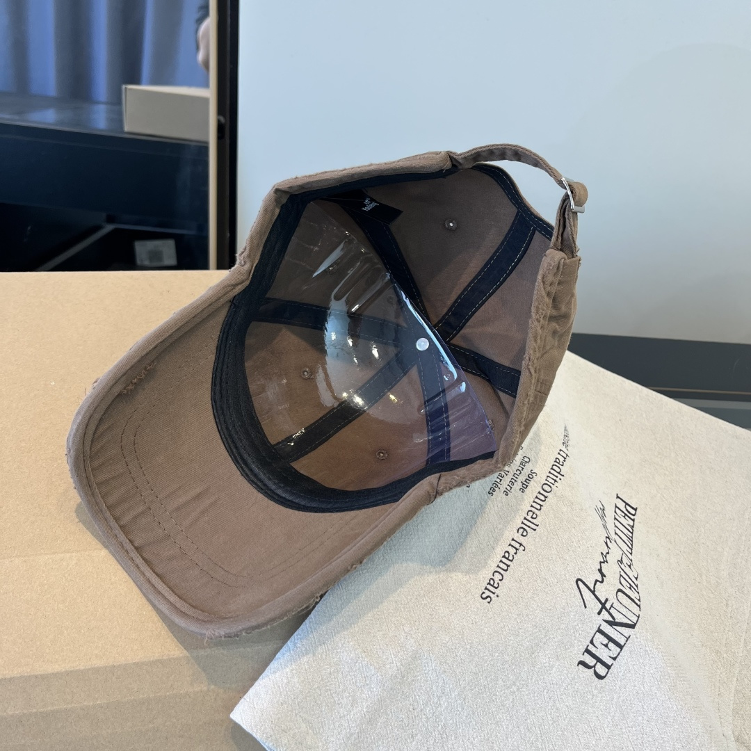 潮牌♥️棒球帽🧢官网新品棒球帽，原单品质火爆来袭 🔥🎩 工艺非常精美 高档大气上档次！低调奢华，方便携带