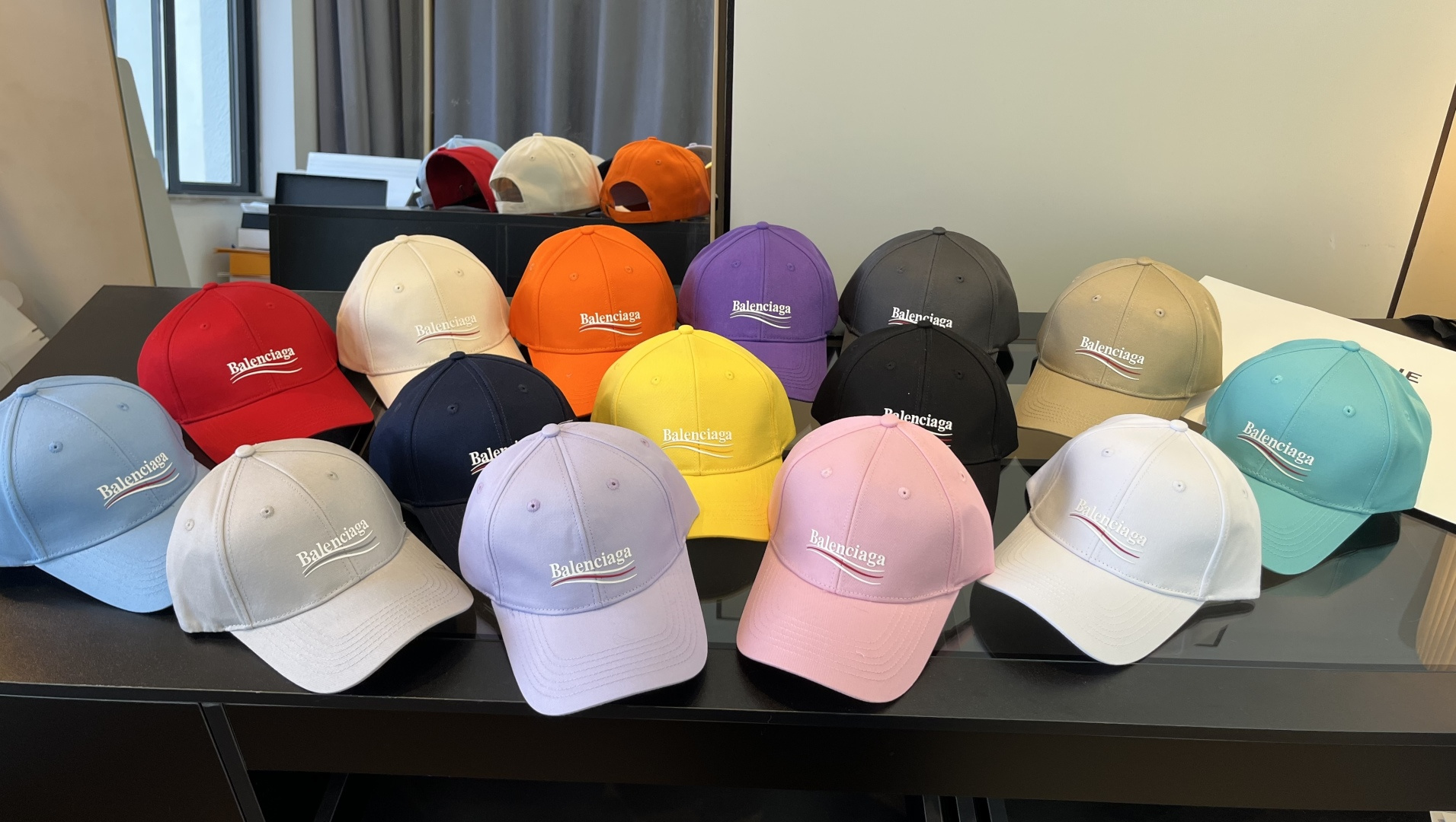 NO:742477,BALENCIAGA's new logo baseball cap, cool colors, different styles for men and women, the first batch will be shipped first!  A must-buy for Paris fans!  Hats bucket hat, baseball cap, knitted hat, hat, balenciaga, balenciaga, espadrilles, hats19860909BALENCIAGA巴黎世家新款logo棒球帽,很酷的色系,男女佩戴都有不同style,第一批抢先出货！巴黎粉必入款！帽子渔夫帽棒球帽针织帽,帽子,balenciaga,balenciaga,espadrilles,hats,hat