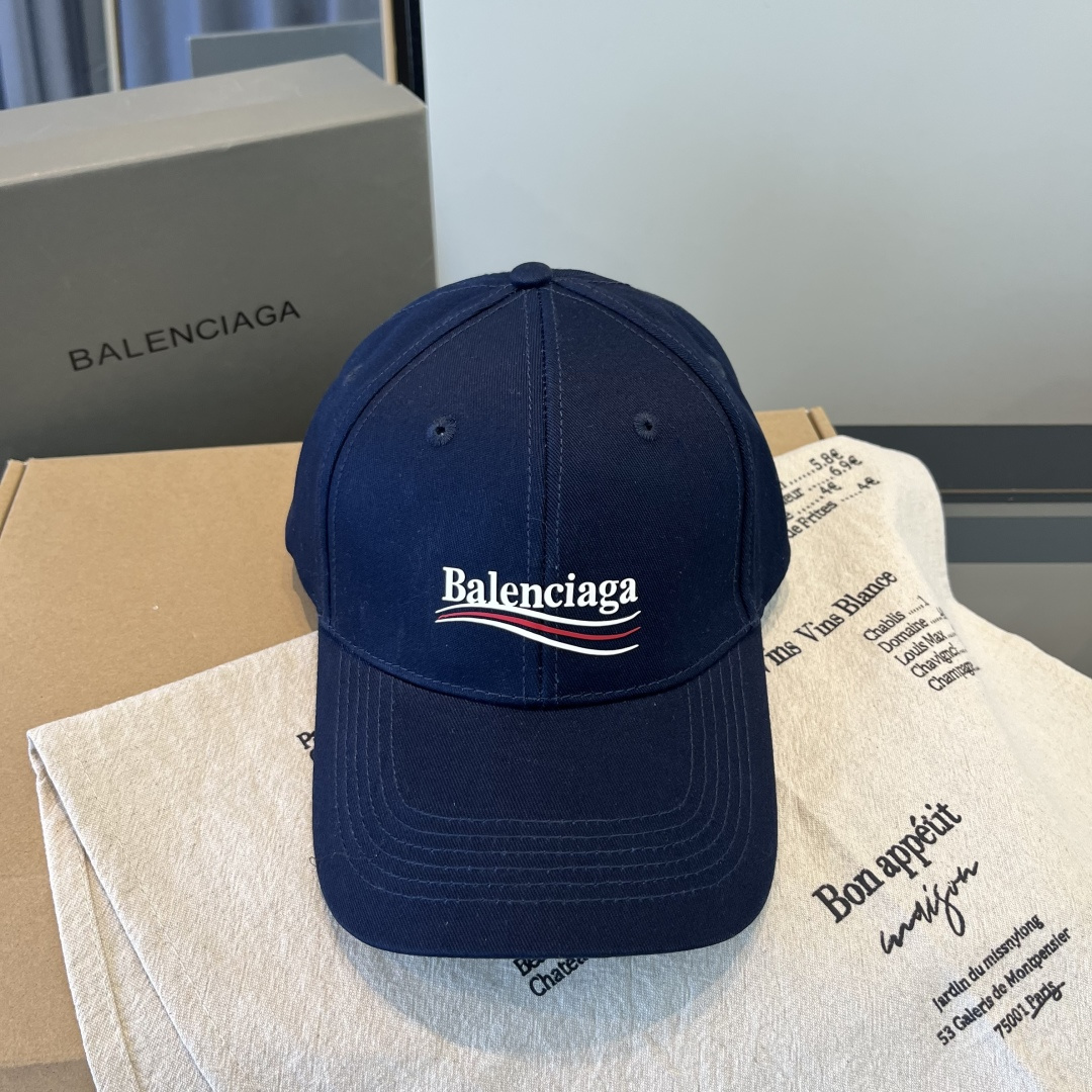 BALENCIAGA巴黎世家新款logo棒球帽，很酷的色系，男女佩戴都有不同style，第一批抢先出货！