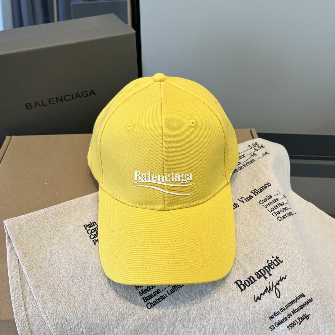 BALENCIAGA巴黎世家新款logo棒球帽，很酷的色系，男女佩戴都有不同style，第一批抢先出货！