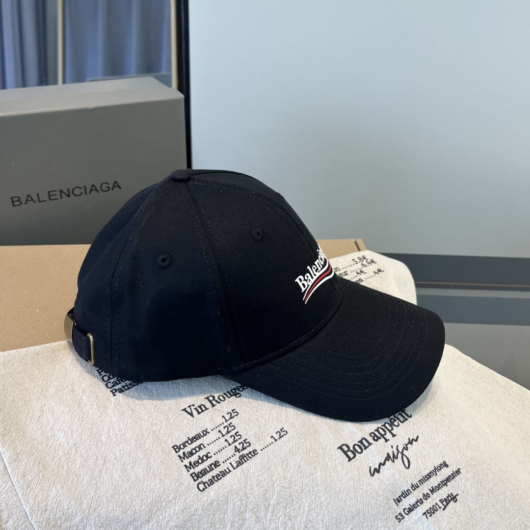 BALENCIAGA巴黎世家新款logo棒球帽，很酷的色系，男女佩戴都有不同style，第一批抢先出货！