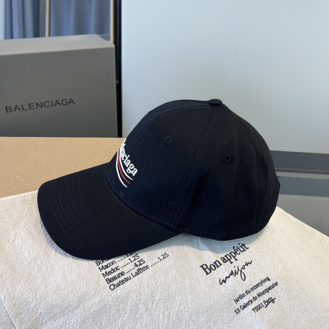 BALENCIAGA巴黎世家新款logo棒球帽，很酷的色系，男女佩戴都有不同style，第一批抢先出货！