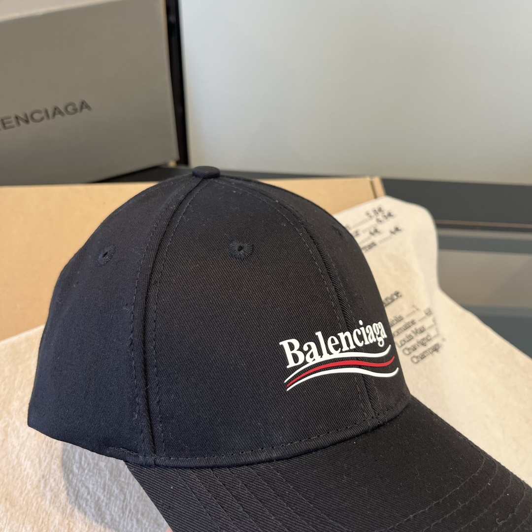 BALENCIAGA巴黎世家新款logo棒球帽，很酷的色系，男女佩戴都有不同style，第一批抢先出货！
