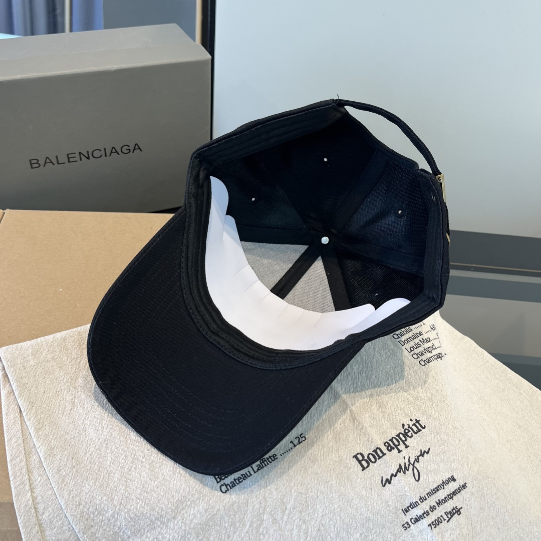 BALENCIAGA巴黎世家新款logo棒球帽，很酷的色系，男女佩戴都有不同style，第一批抢先出货！