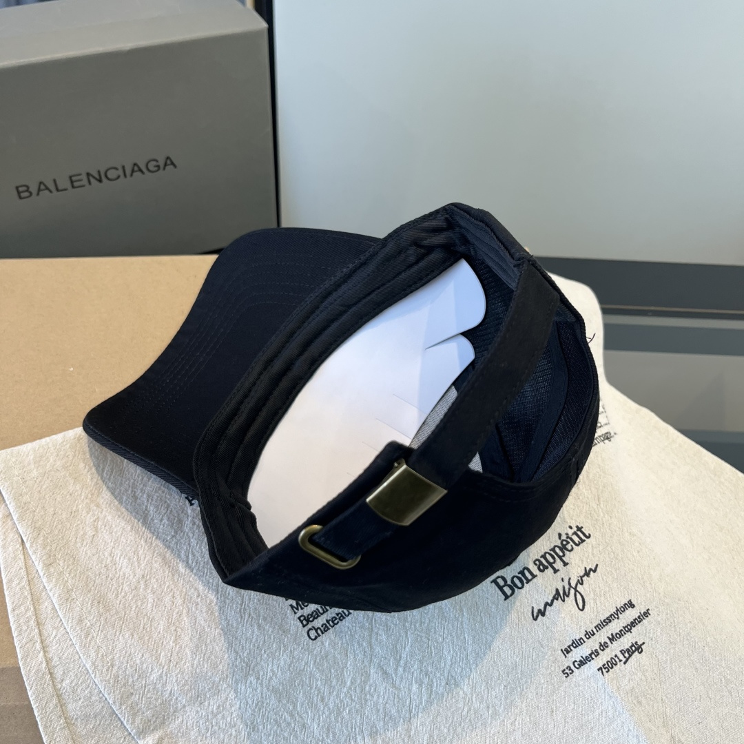 BALENCIAGA巴黎世家新款logo棒球帽，很酷的色系，男女佩戴都有不同style，第一批抢先出货！
