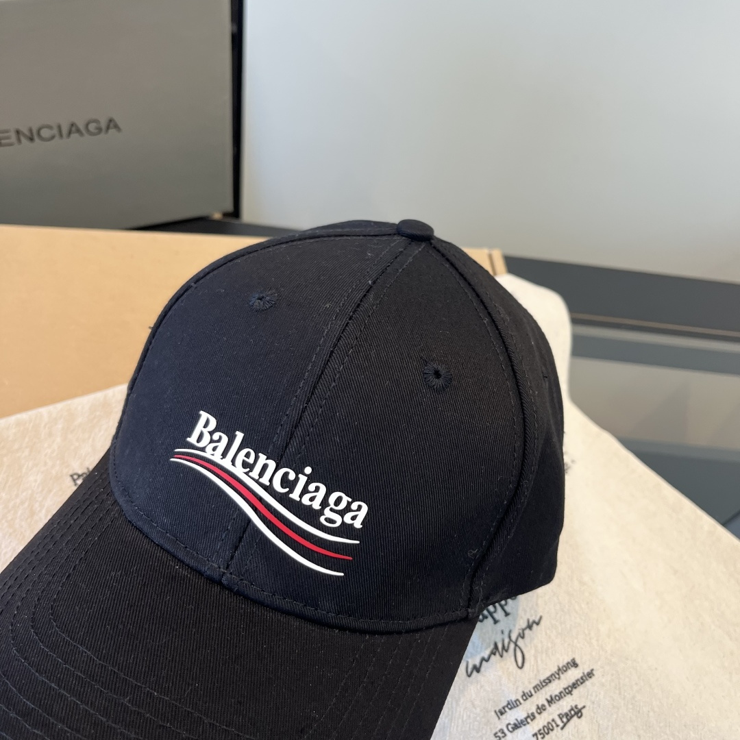 BALENCIAGA巴黎世家新款logo棒球帽，很酷的色系，男女佩戴都有不同style，第一批抢先出货！