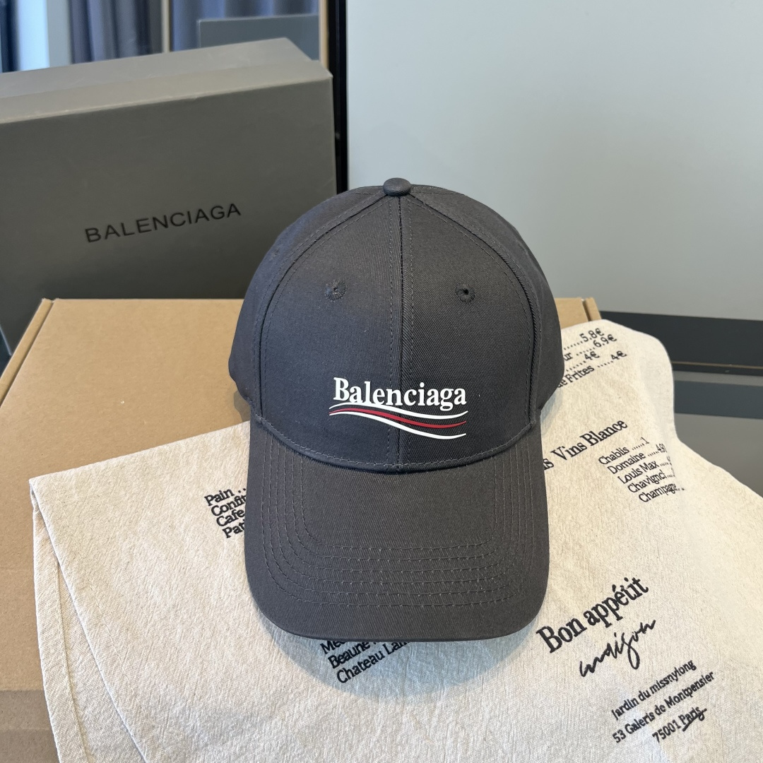 BALENCIAGA巴黎世家新款logo棒球帽，很酷的色系，男女佩戴都有不同style，第一批抢先出货！