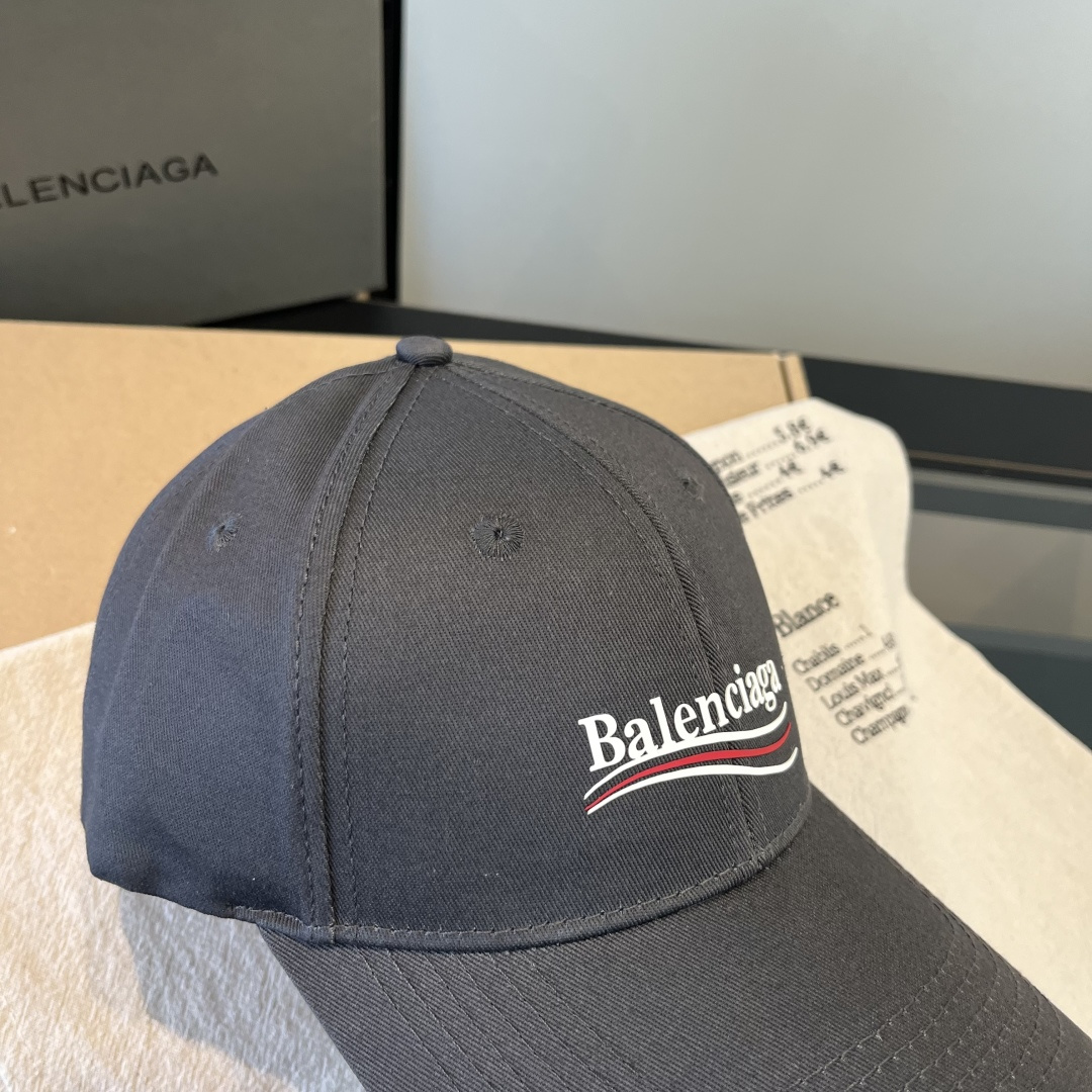 BALENCIAGA巴黎世家新款logo棒球帽，很酷的色系，男女佩戴都有不同style，第一批抢先出货！