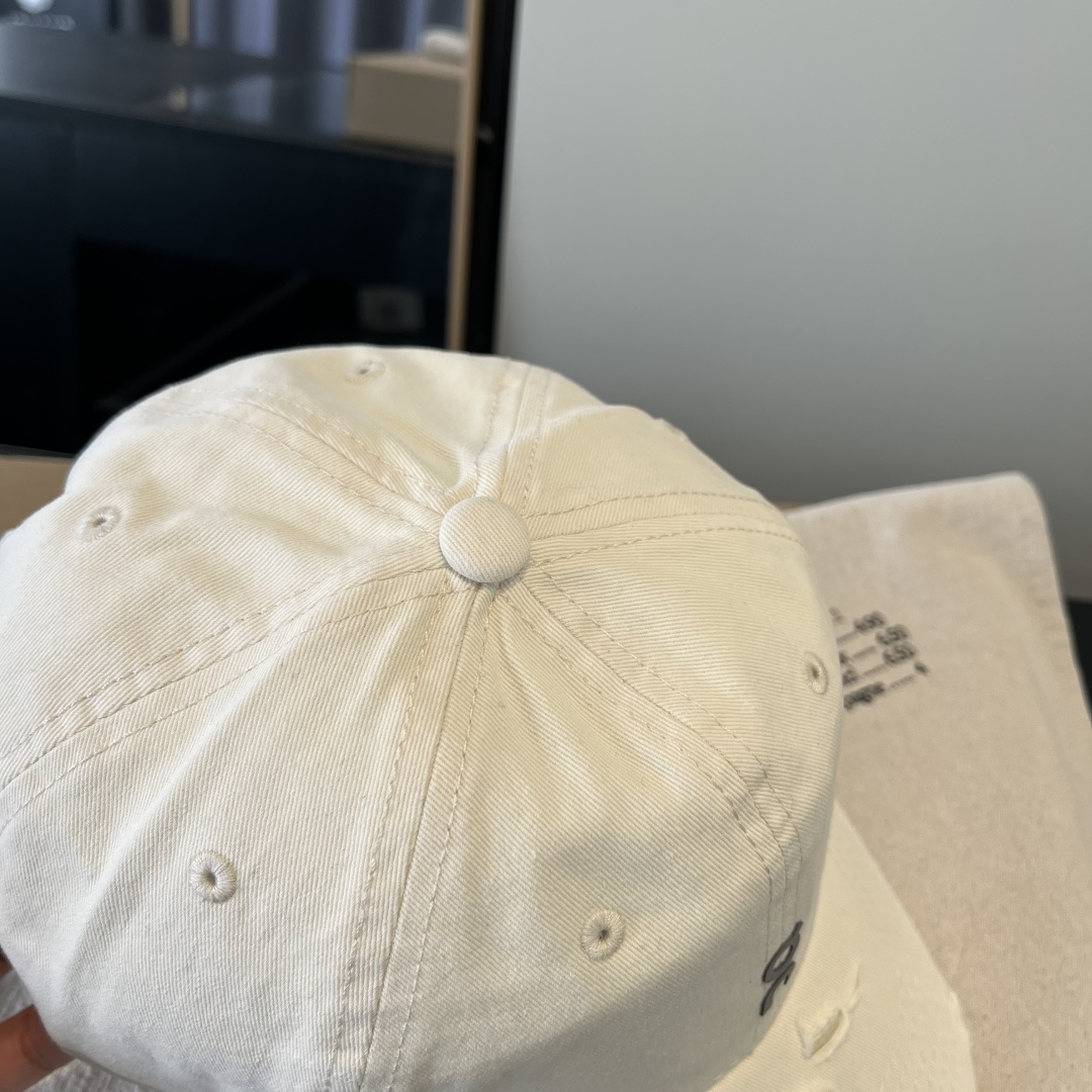 潮牌♥️棒球帽🧢官网新品棒球帽，原单品质火爆来袭 🔥🎩 工艺非常精美 高档大气上档次！低调奢华，方便携带