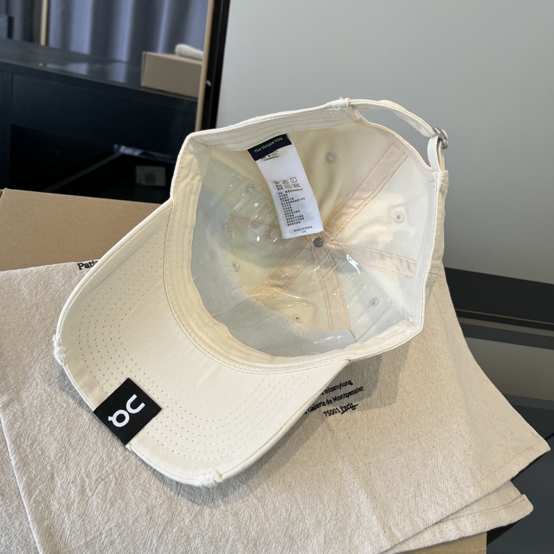 潮牌♥️棒球帽🧢官网新品棒球帽，原单品质火爆来袭 🔥🎩 工艺非常精美 高档大气上档次！低调奢华，方便携带