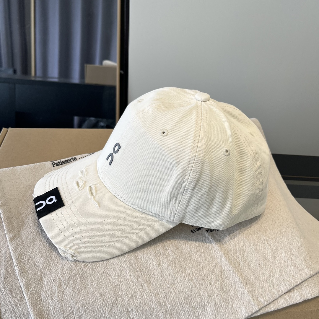 潮牌♥️棒球帽🧢官网新品棒球帽，原单品质火爆来袭 🔥🎩 工艺非常精美 高档大气上档次！低调奢华，方便携带