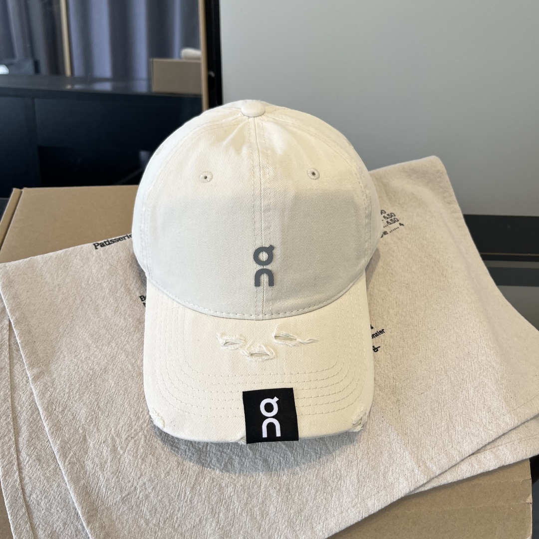 潮牌♥️棒球帽🧢官网新品棒球帽，原单品质火爆来袭 🔥🎩 工艺非常精美 高档大气上档次！低调奢华，方便携带