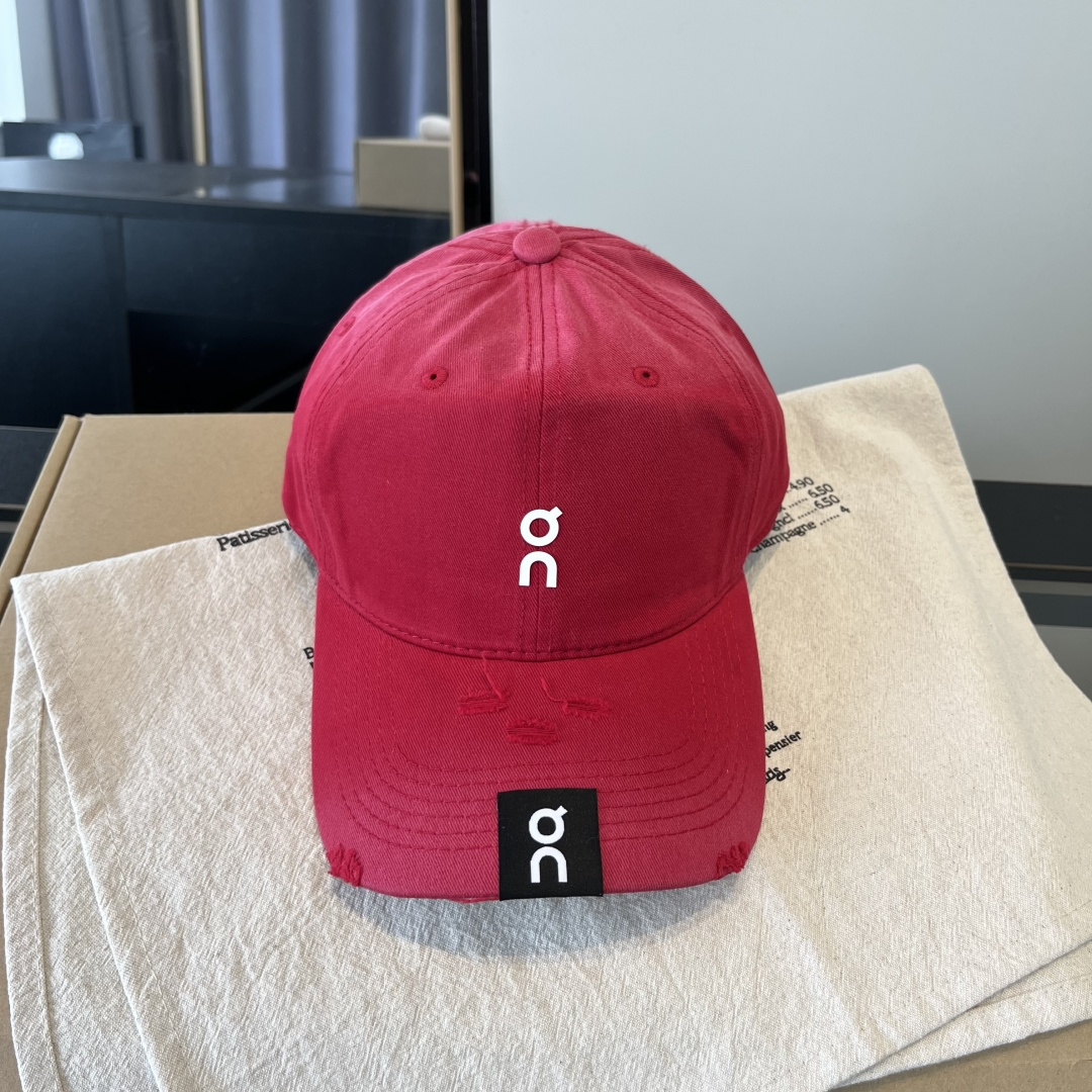 潮牌♥️棒球帽🧢官网新品棒球帽，原单品质火爆来袭 🔥🎩 工艺非常精美 高档大气上档次！低调奢华，方便携带