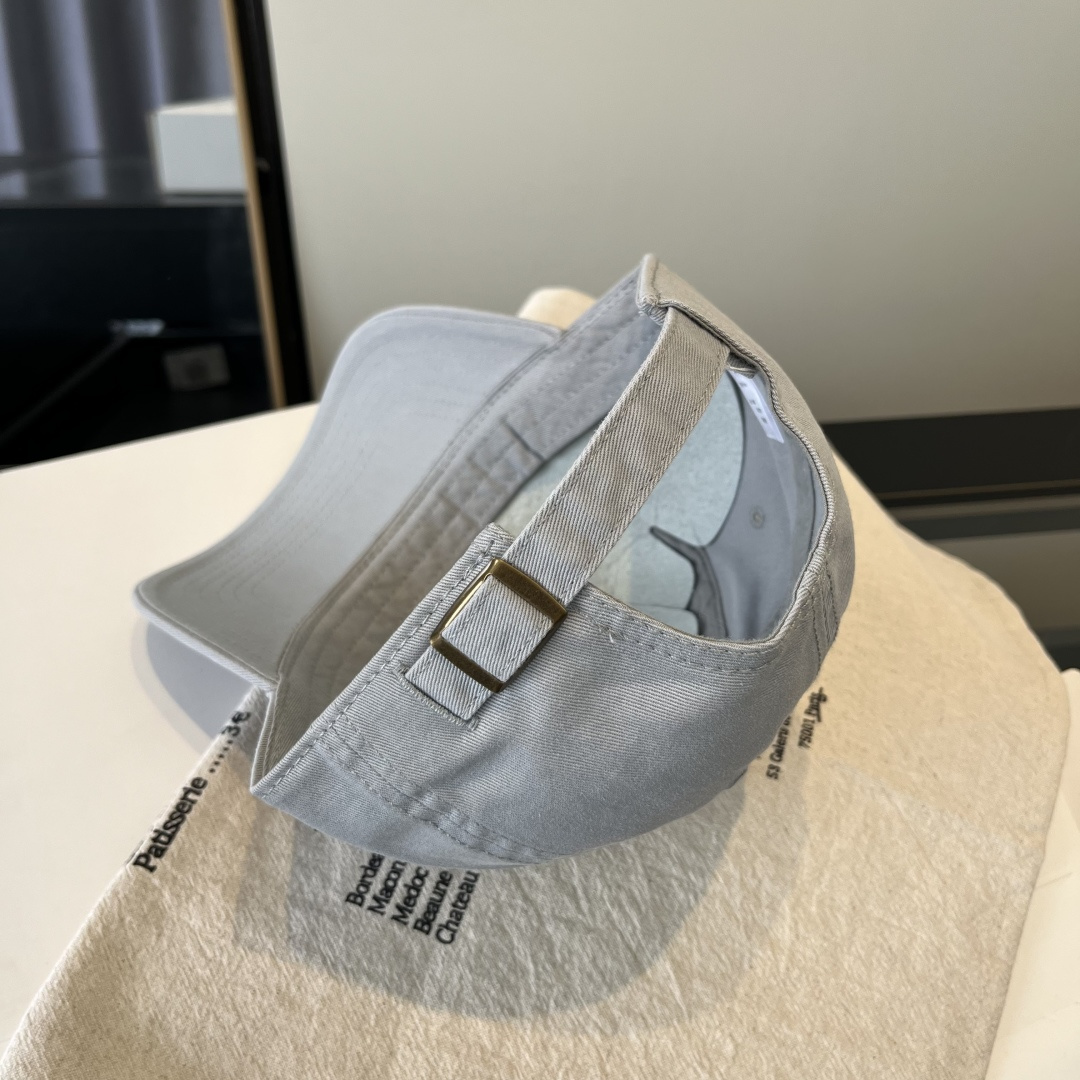 【YSL圣罗兰】2025早春新款简约棒球帽，新款出货，大牌款超好搭配，赶紧入手！