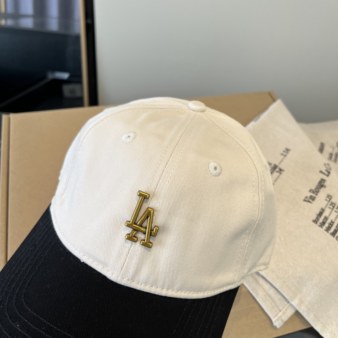 LP最新棒球帽 时尚前卫的休闲设计风格，戴上头就是这样好看看哦，做工精细，男女同款！