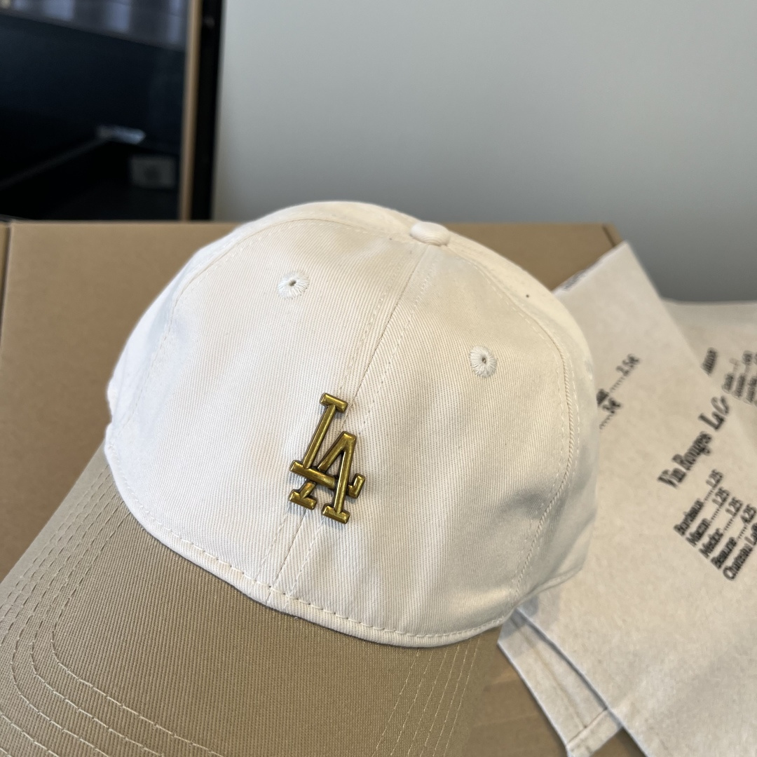 LP最新棒球帽 时尚前卫的休闲设计风格，戴上头就是这样好看看哦，做工精细，男女同款！