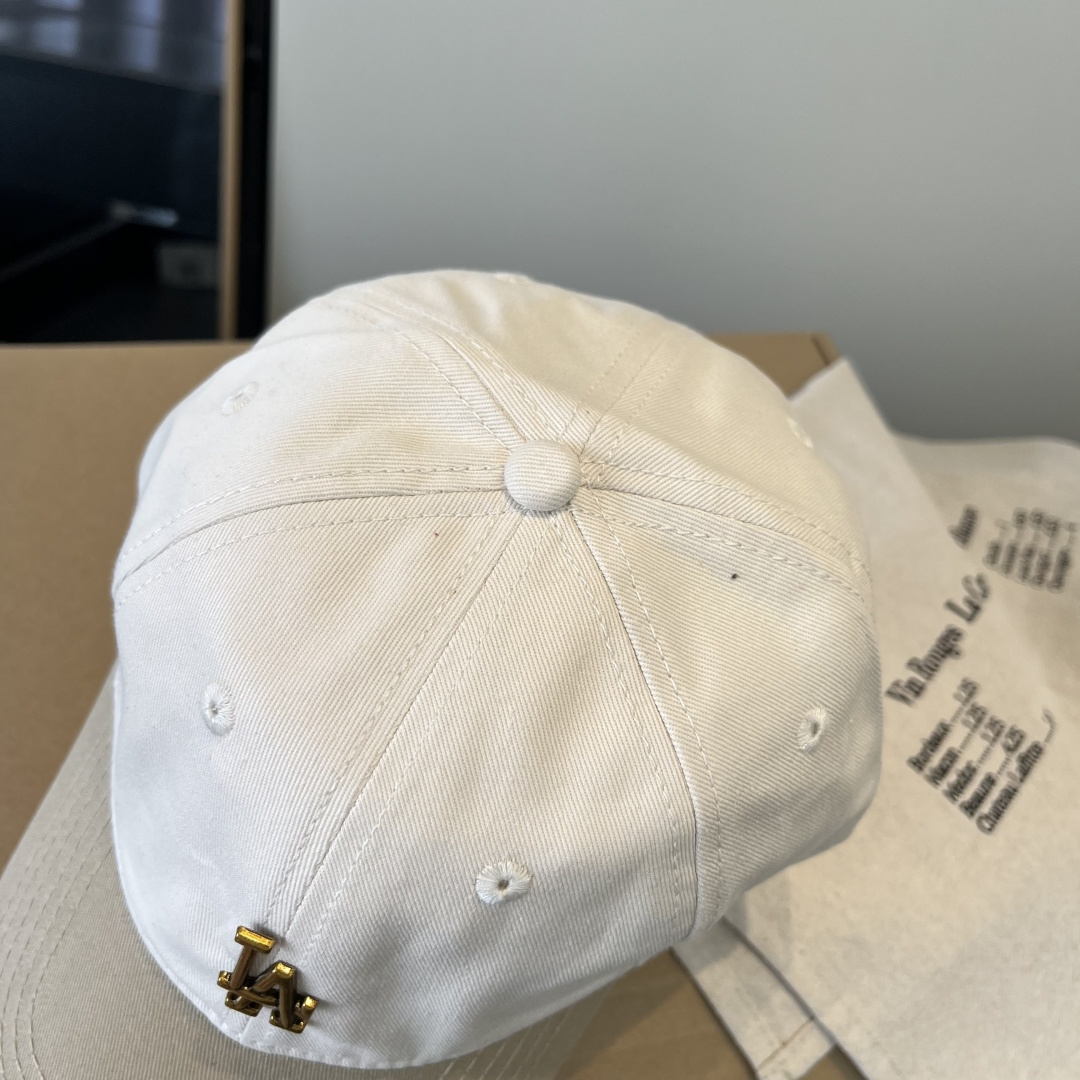 LP最新棒球帽 时尚前卫的休闲设计风格，戴上头就是这样好看看哦，做工精细，男女同款！
