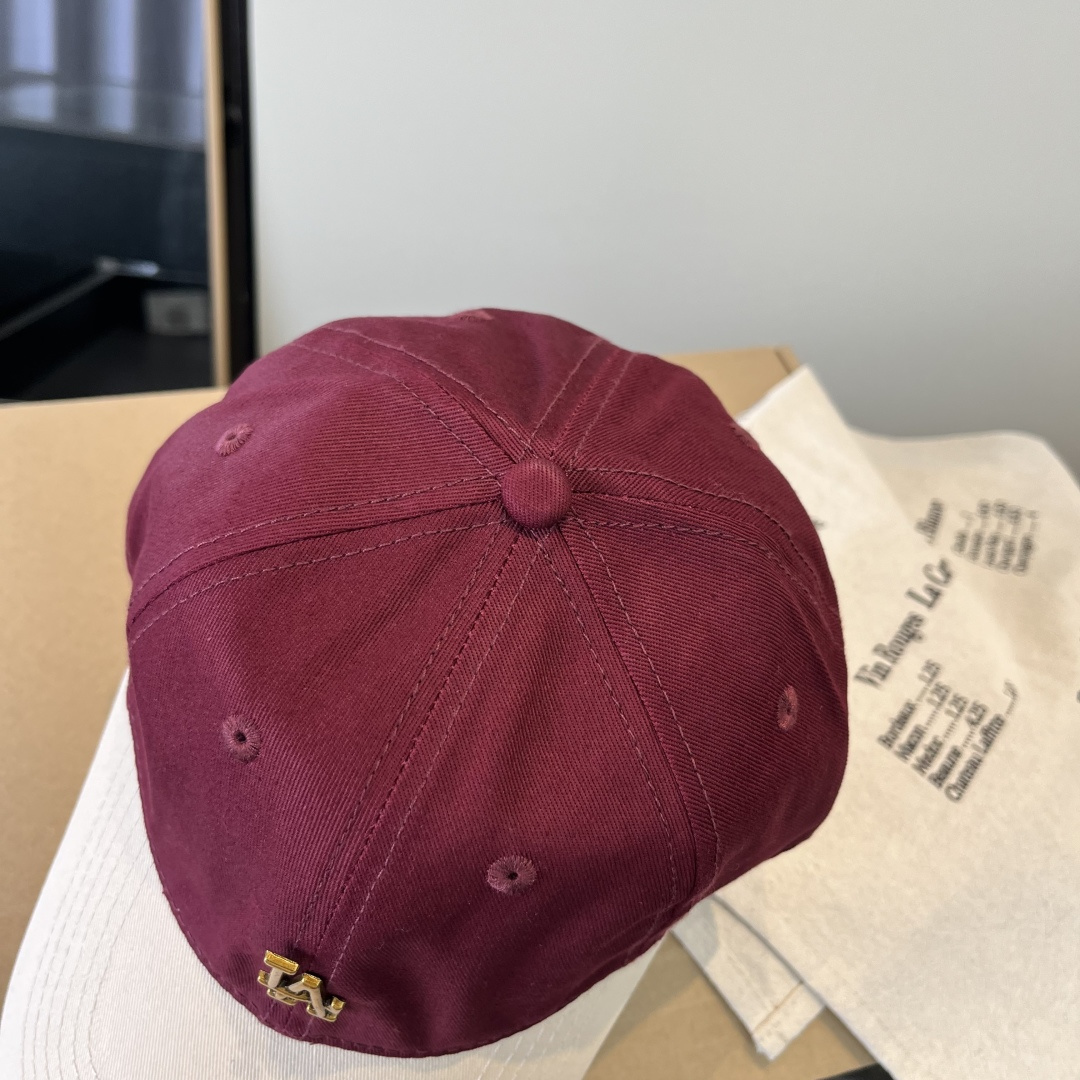 LP最新棒球帽 时尚前卫的休闲设计风格，戴上头就是这样好看看哦，做工精细，男女同款！