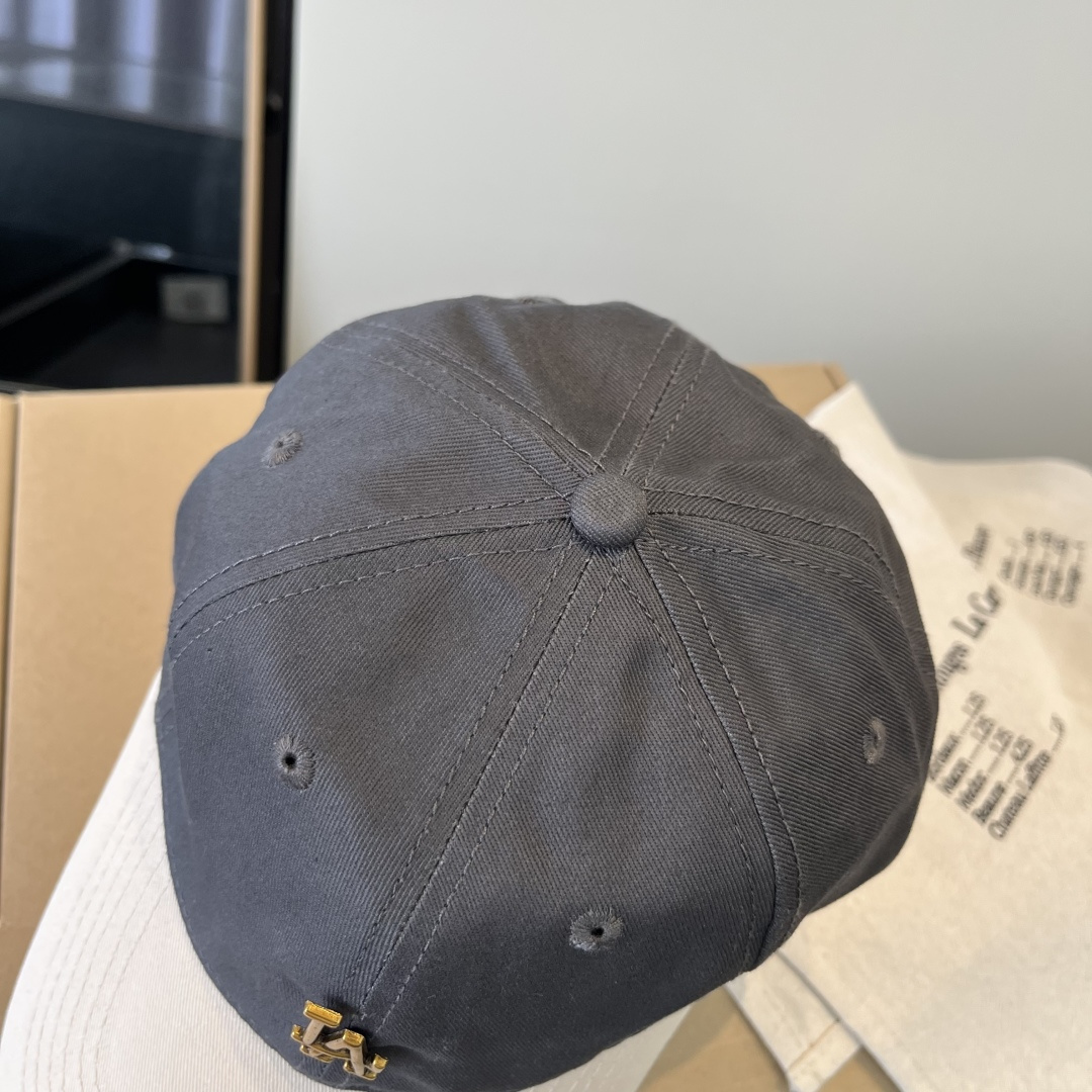 LP最新棒球帽 时尚前卫的休闲设计风格，戴上头就是这样好看看哦，做工精细，男女同款！