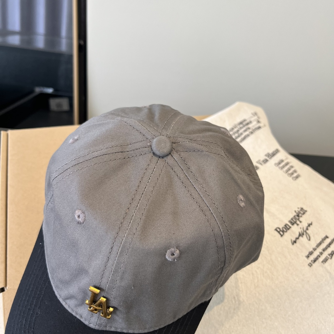 LP最新棒球帽 时尚前卫的休闲设计风格，戴上头就是这样好看看哦，做工精细，男女同款！