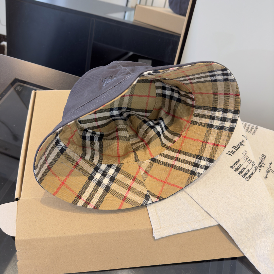 BURBERRY巴宝利早春新款渔夫帽，简约尚时风，男女同款！高质品，尊享品质感！