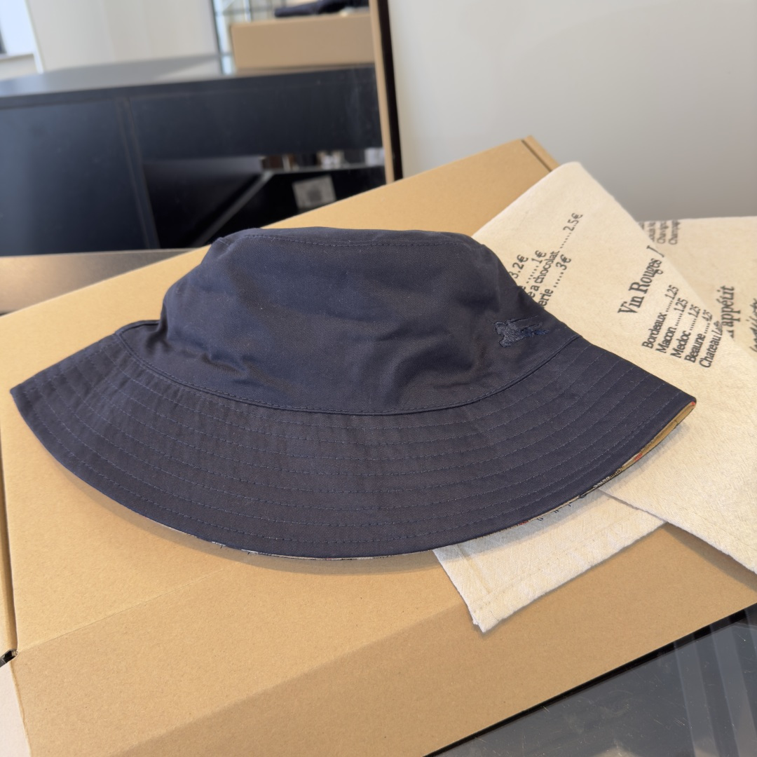 BURBERRY巴宝利早春新款渔夫帽，简约尚时风，男女同款！高质品，尊享品质感！