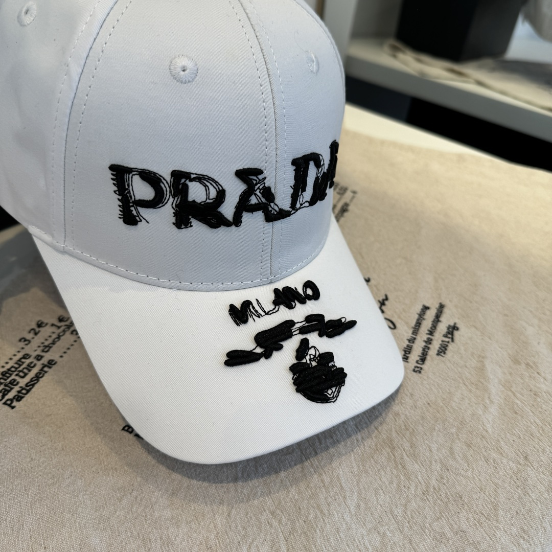 普拉达 PRADA 新品经典棒球帽 代购版本！时尚潮流，高端做工！非一般的品质，细节看实拍哦