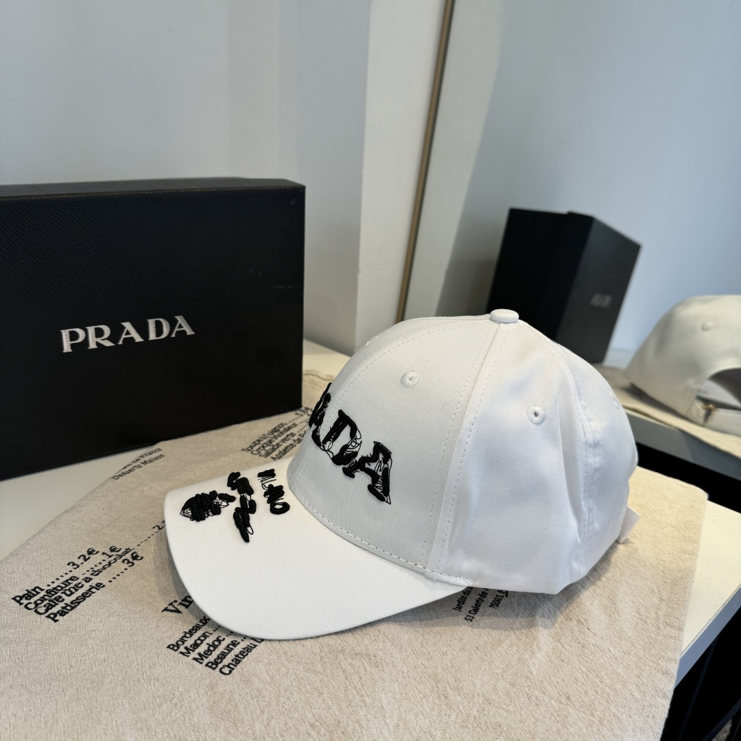 普拉达 PRADA 新品经典棒球帽 代购版本！时尚潮流，高端做工！非一般的品质，细节看实拍哦